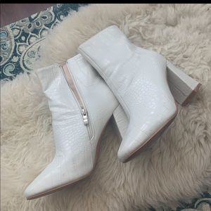 BOOHOO White boots with crocodile print